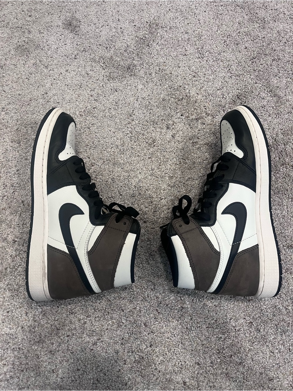 Air Jordan 1 Retro High OG Dark Mocha - Picture 9 of 16